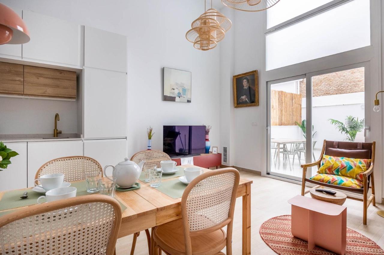 Pop Art Historia De Conde Negro Con Patio Privado Apartman Sevilla Kültér fotó